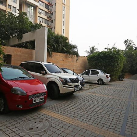 Capital O 10212 Hotel West Willows Xanadu Kolkata Bagian luar foto