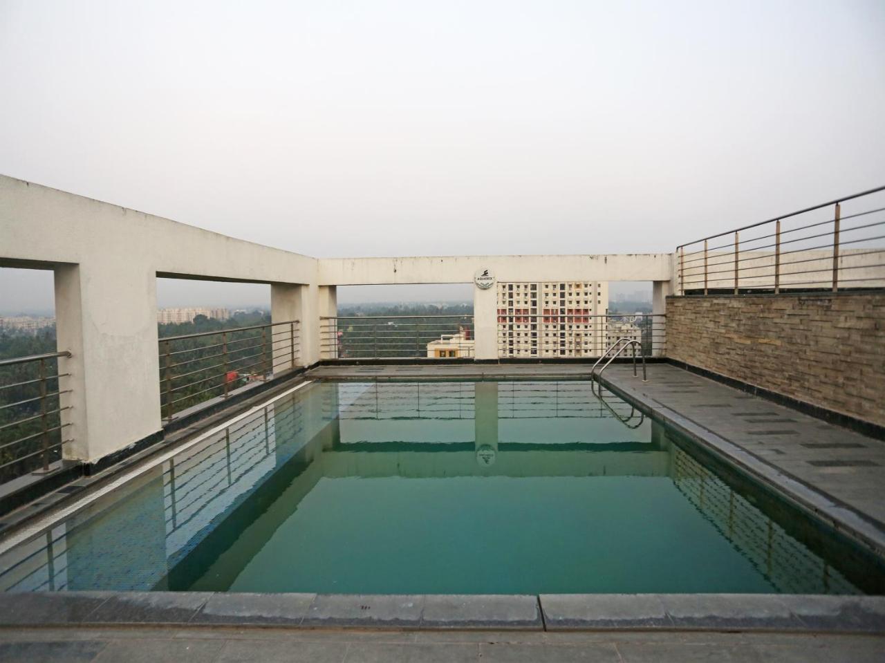 Capital O 10212 Hotel West Willows Xanadu Kolkata Bagian luar foto