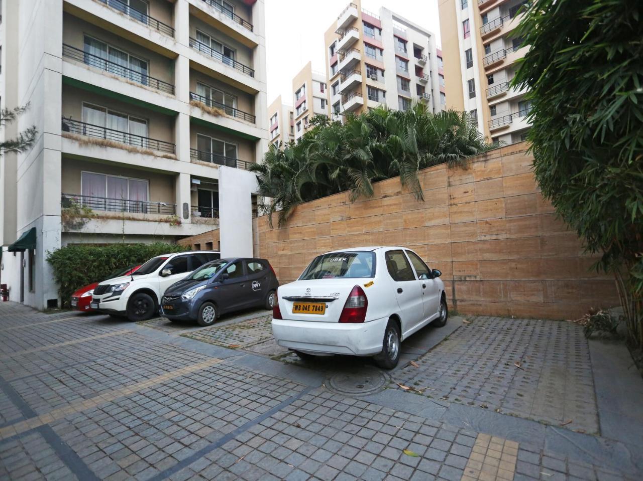 Capital O 10212 Hotel West Willows Xanadu Kolkata Bagian luar foto