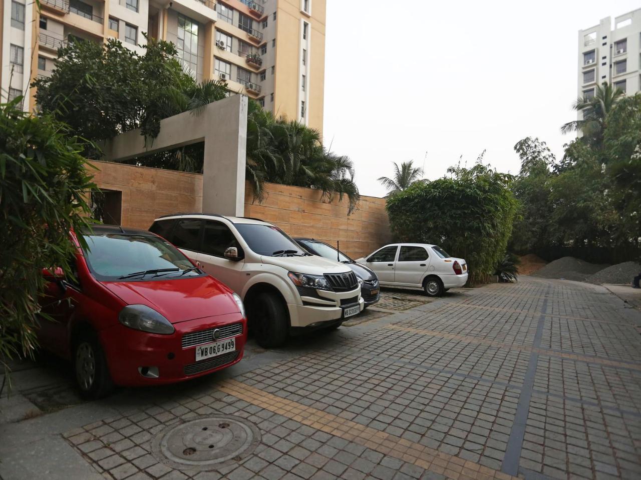 Capital O 10212 Hotel West Willows Xanadu Kolkata Bagian luar foto