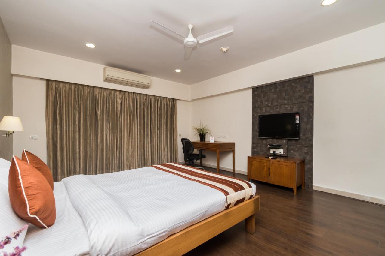 Capital O 10212 Hotel West Willows Xanadu Kolkata Bagian luar foto
