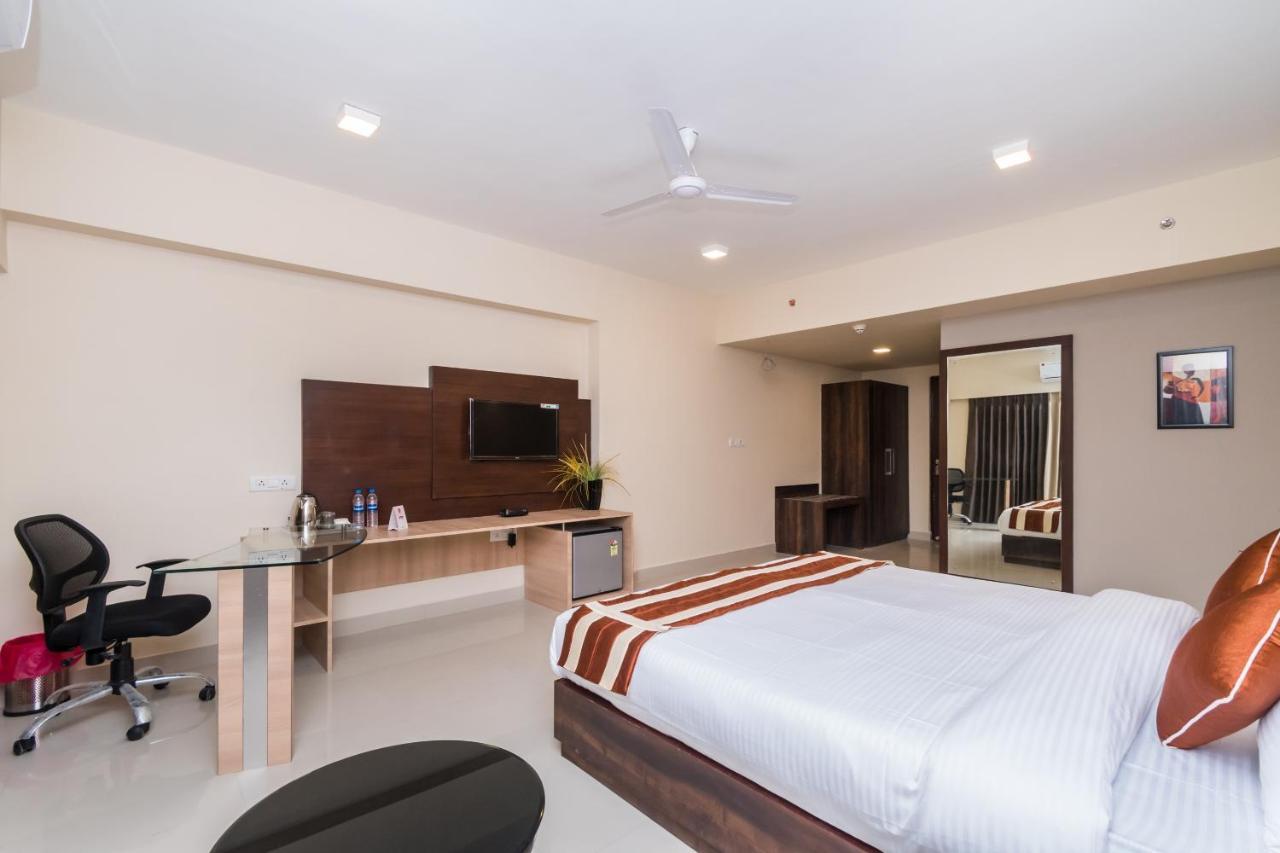 Capital O 10212 Hotel West Willows Xanadu Kolkata Bagian luar foto