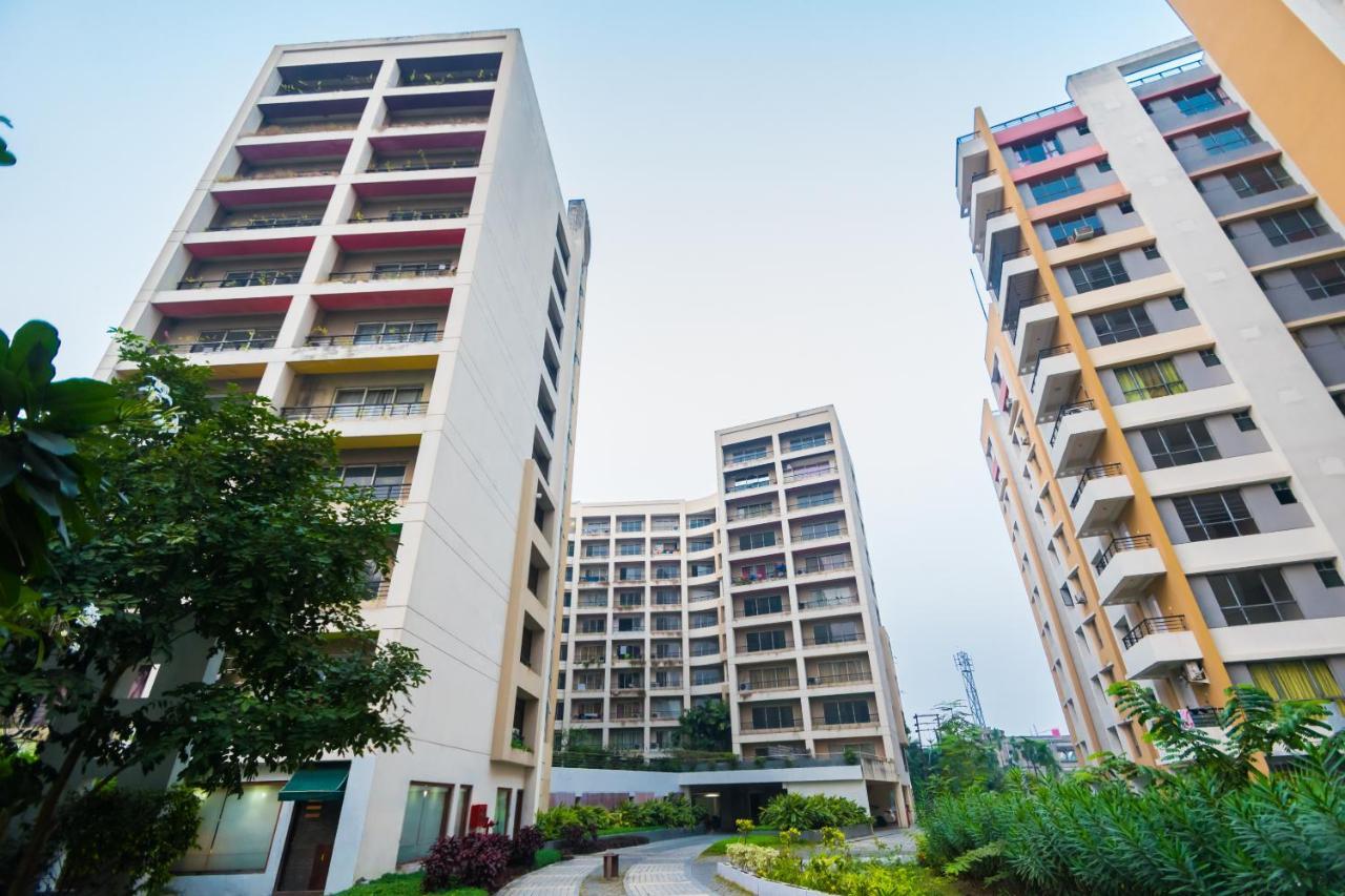 Capital O 10212 Hotel West Willows Xanadu Kolkata Bagian luar foto