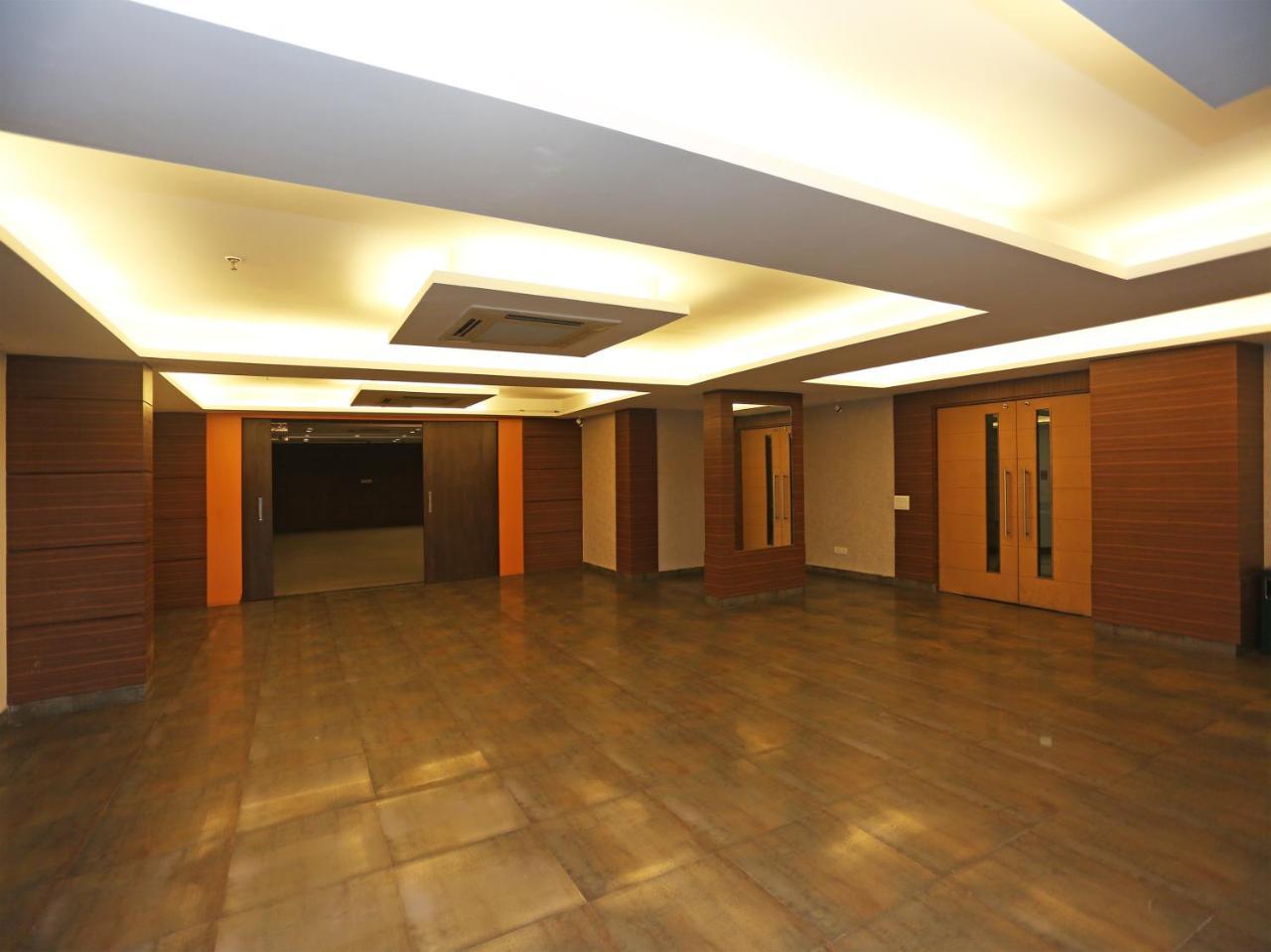Capital O 10212 Hotel West Willows Xanadu Kolkata Bagian luar foto