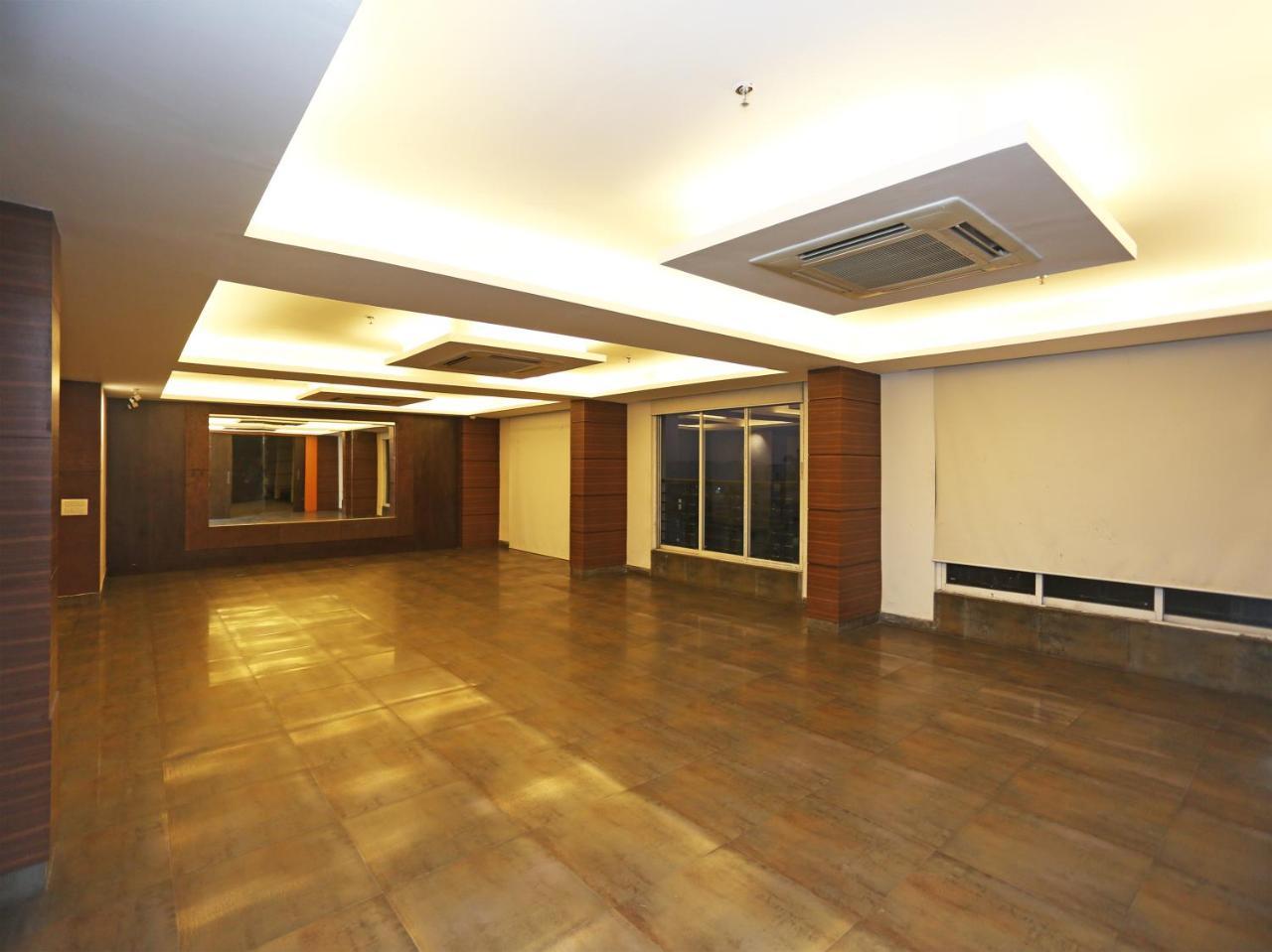 Capital O 10212 Hotel West Willows Xanadu Kolkata Bagian luar foto