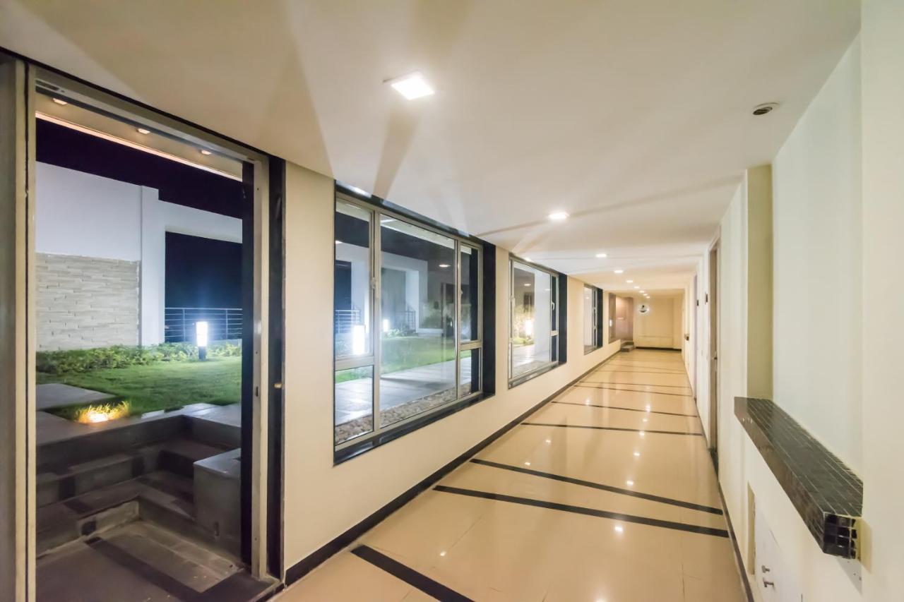 Capital O 10212 Hotel West Willows Xanadu Kolkata Bagian luar foto