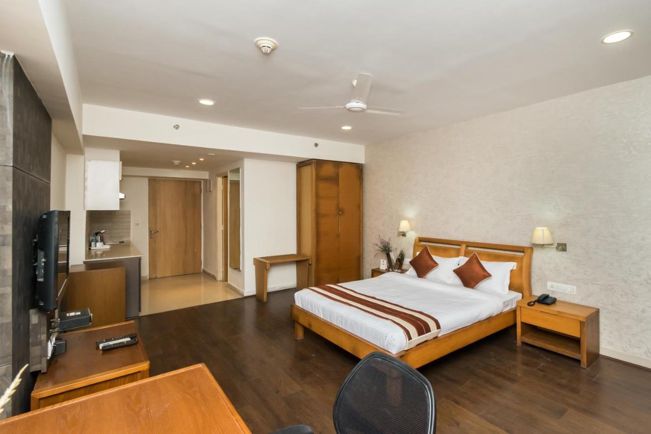 Capital O 10212 Hotel West Willows Xanadu Kolkata Bagian luar foto