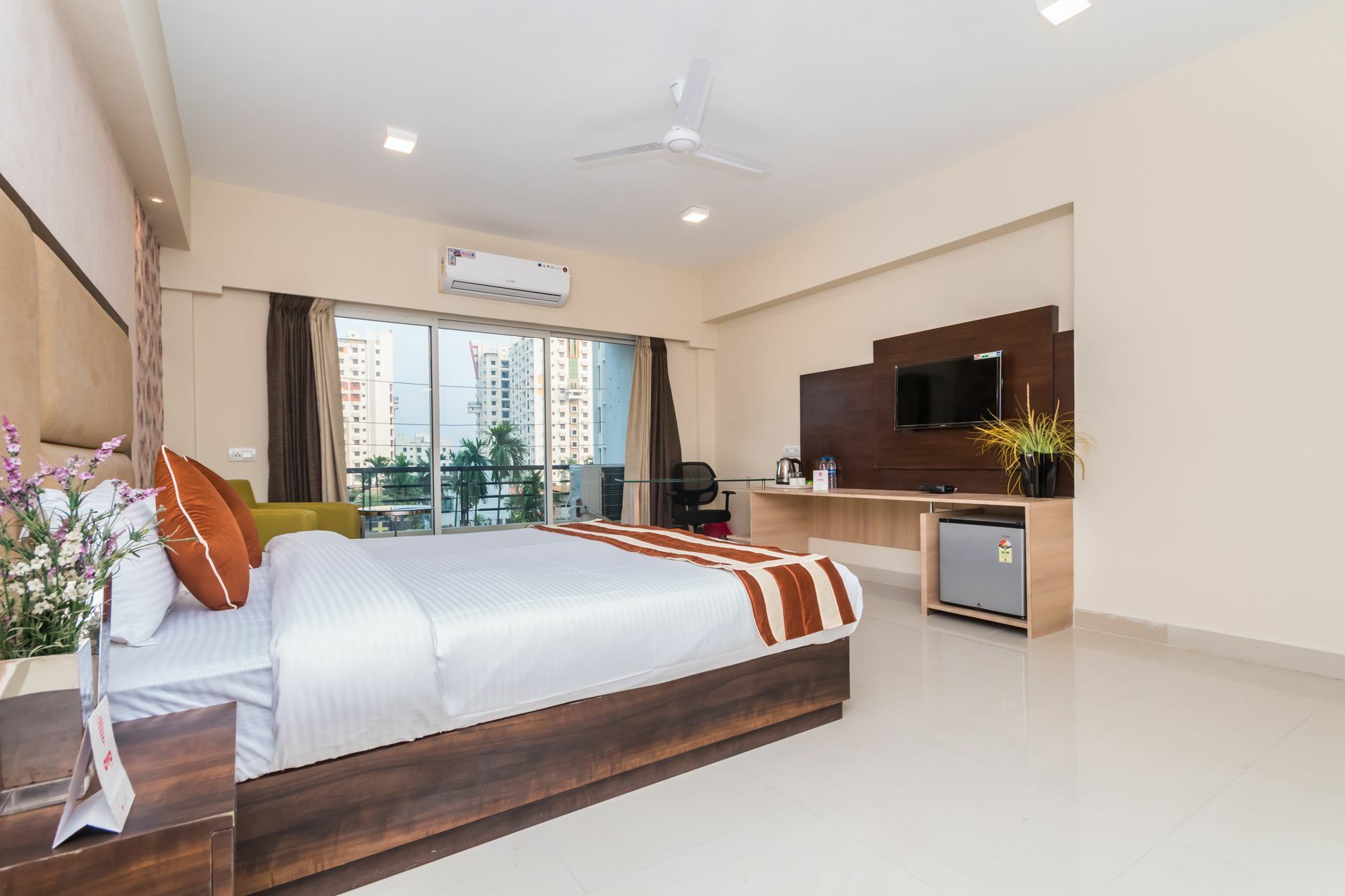 Capital O 10212 Hotel West Willows Xanadu Kolkata Bagian luar foto