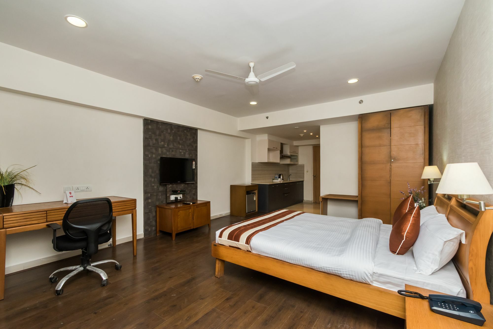 Capital O 10212 Hotel West Willows Xanadu Kolkata Bagian luar foto