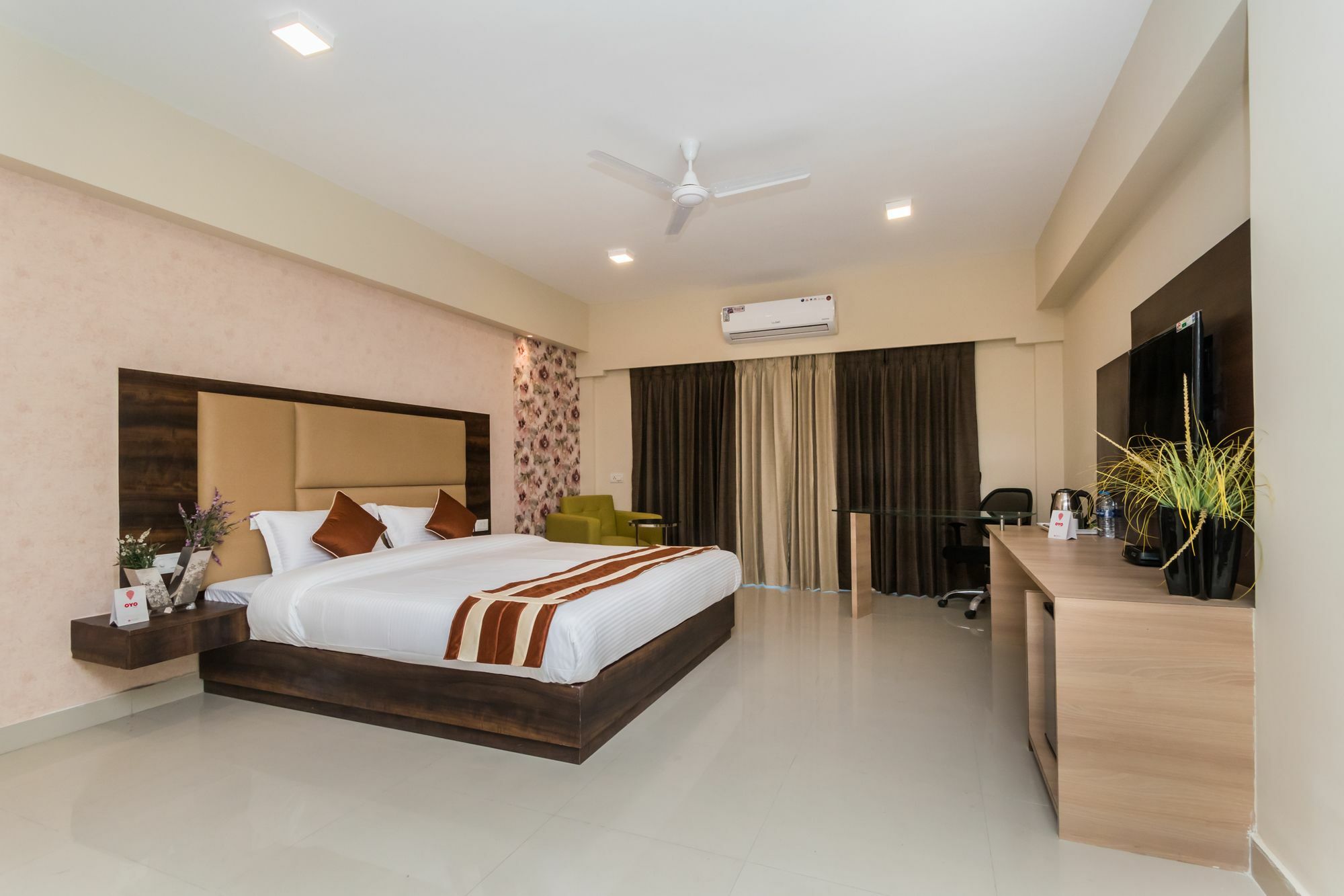 Capital O 10212 Hotel West Willows Xanadu Kolkata Bagian luar foto
