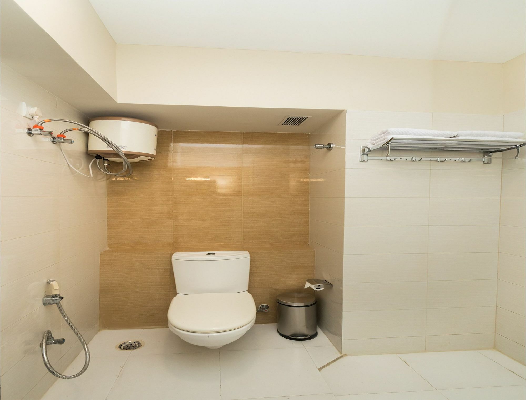 Capital O 10212 Hotel West Willows Xanadu Kolkata Bagian luar foto