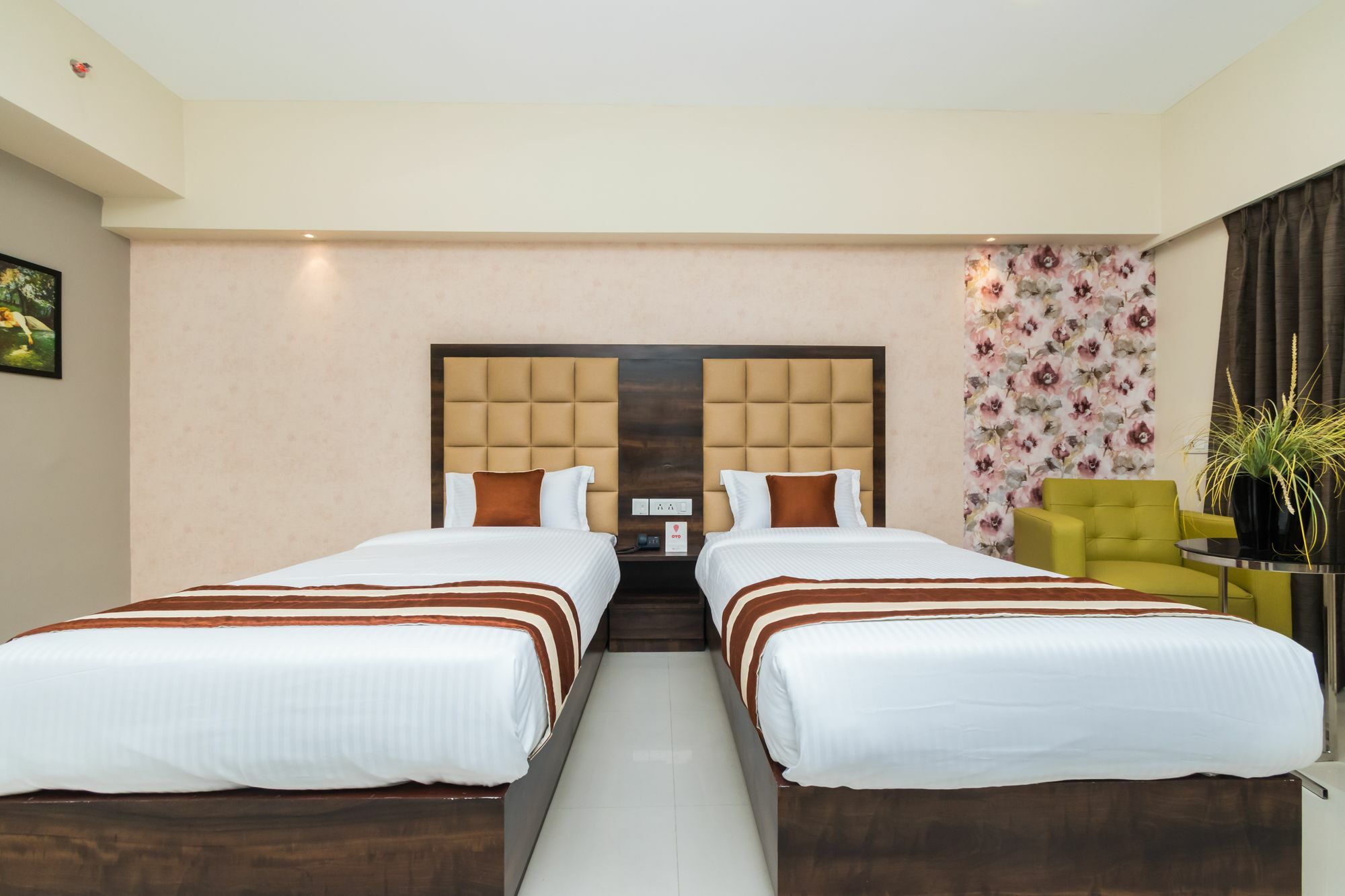 Capital O 10212 Hotel West Willows Xanadu Kolkata Bagian luar foto