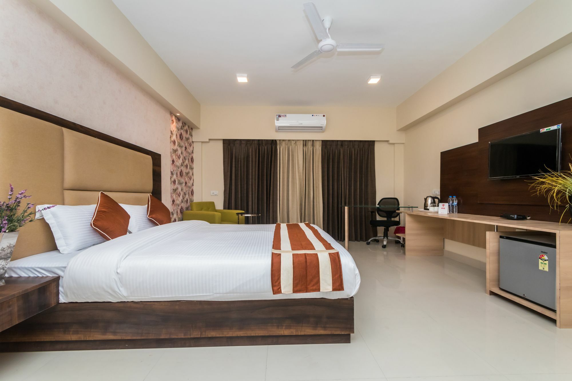 Capital O 10212 Hotel West Willows Xanadu Kolkata Bagian luar foto