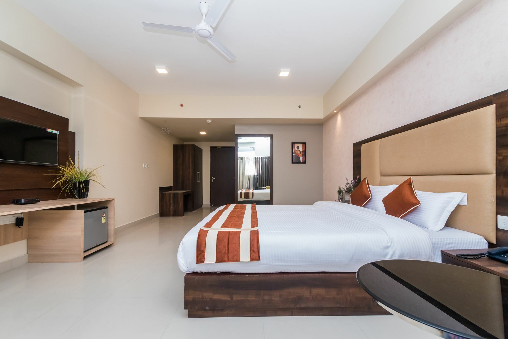 Capital O 10212 Hotel West Willows Xanadu Kolkata Bagian luar foto